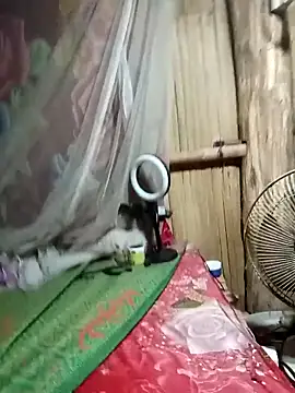 Love-Mama33 online show from September 28, 2025, 12:01 pm