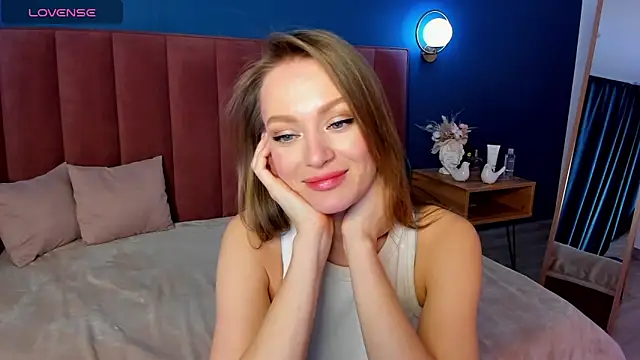 EvelynPoole online show from November 15, 2025, 1:42 am