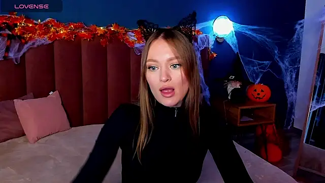 Snapshot of EvelynPoole chatting on October 24, 2025, 1:37 am EvelynPoole online show from October 24, 2025, 1:37 am