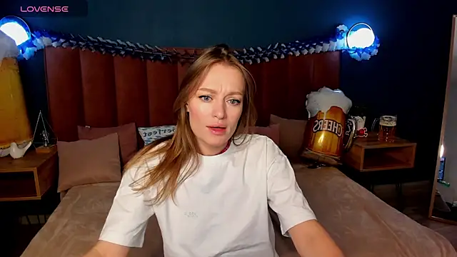 Snapshot of EvelynPoole chatting on October 5, 2025, 1:29 am EvelynPoole online show from October 5, 2025, 1:29 am