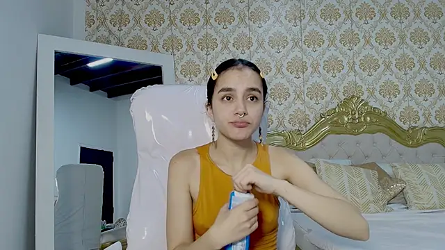 Snapshot of JessB_ chatting on October 6, 2025, 5:57 pm JessB online show from October 6, 2025, 5:57 pm