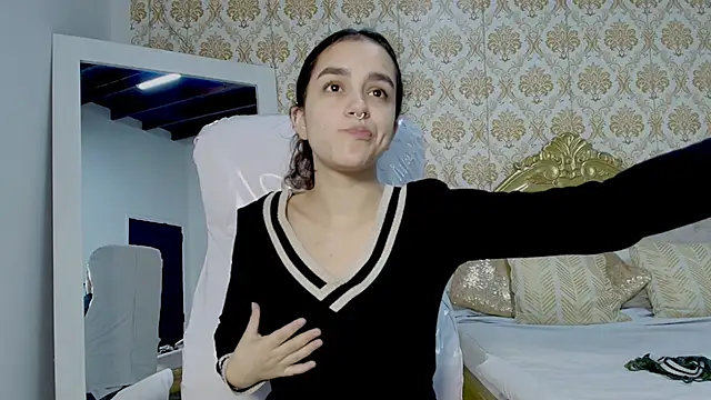 Snapshot of JessB_ chatting on October 4, 2025, 7:37 pm JessB online show from October 4, 2025, 7:37 pm