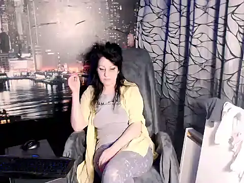 Snapshot of AMOURSWEET2025 chatting on February 3, 2026, 6:13 pm AMOURSWEET2025 online show from February 3, 2026, 6:13 pm