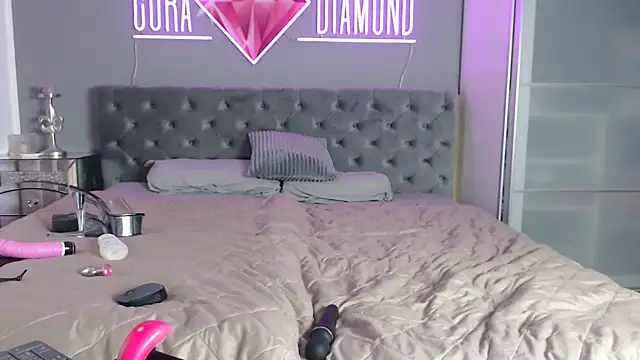 Snapshot of CoraDiamond chatting on September 19, 2025, 10:30 am CoraDiamond online show from September 19, 2025, 10:30 am