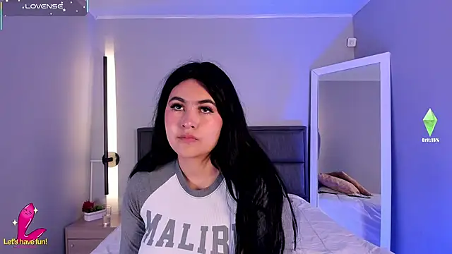 Emma  clark  online show from November 12, 2025, 3:05 pm