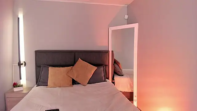 Emma  clark  online show from January 15, 2026, 12:52 pm