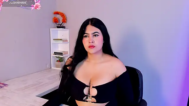 Snapshot of Emma__clark_ chatting on September 29, 2025, 12:33 pm Emma  clark  online show from September 29, 2025, 12:33 pm