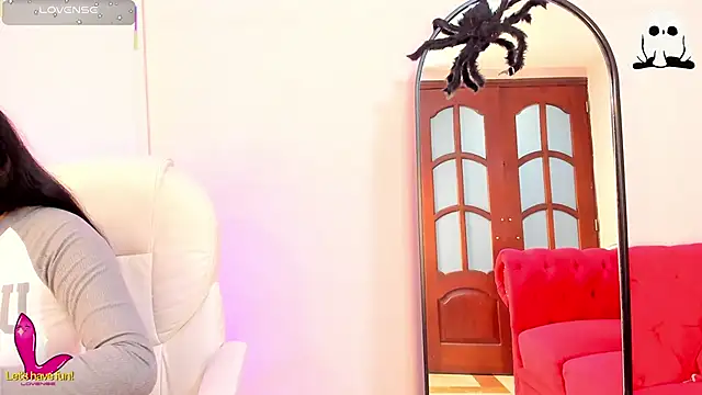 Snapshot of Emma__clark_ chatting on October 28, 2025, 12:04 pm Emma  clark  online show from October 28, 2025, 12:04 pm