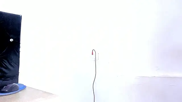 milabiggcoock online show from April 5, 2026, 8:59 pm