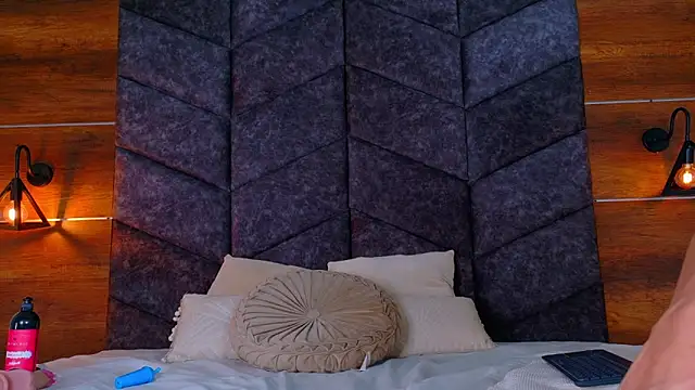 Nickifox   online show from January 7, 2026, 7:41 pm