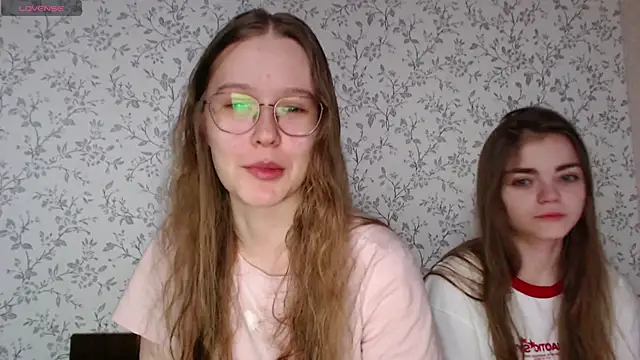 Snapshot of MandyMils chatting on November 1, 2025, 8:08 am MandyMils online show from November 1, 2025, 8:08 am