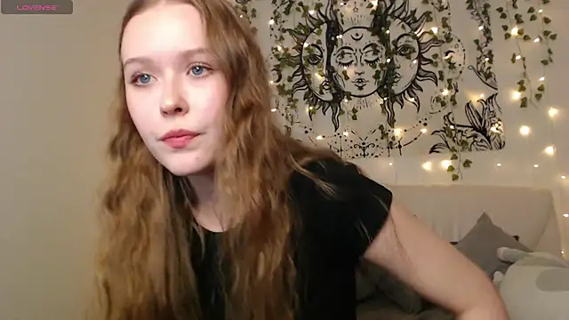 Snapshot of MandyMils chatting on October 24, 2025, 4:50 pm MandyMils online show from October 24, 2025, 4:50 pm