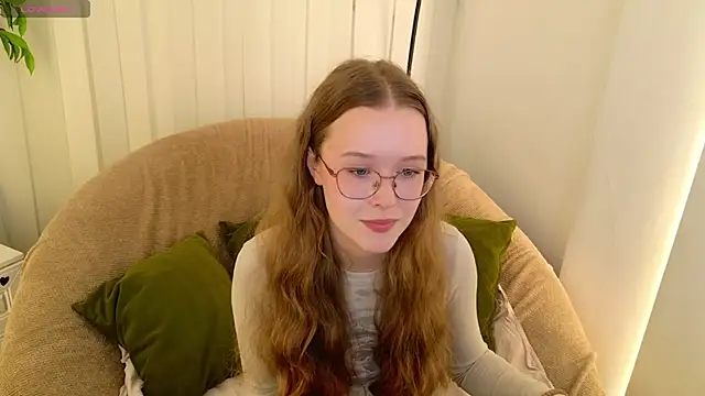 MandyMils online show from September 21, 2025, 2:22 pm