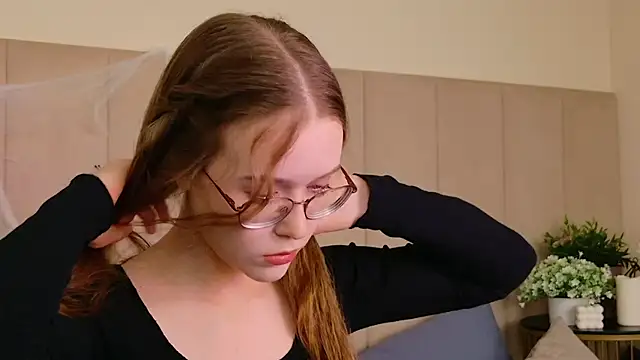 Snapshot of MandyMils chatting on October 26, 2025, 2:17 pm MandyMils online show from October 26, 2025, 2:17 pm