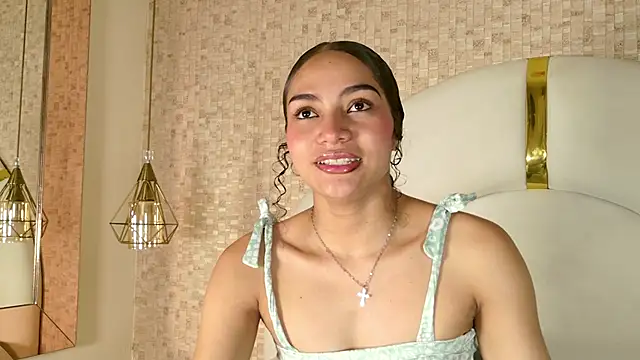 luucy jonnes online show from September 17, 2025, 3:19 am