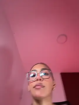 Snapshot of Danicute_ chatting on October 4, 2025, 6:48 am Danicute online show from October 4, 2025, 6:48 am