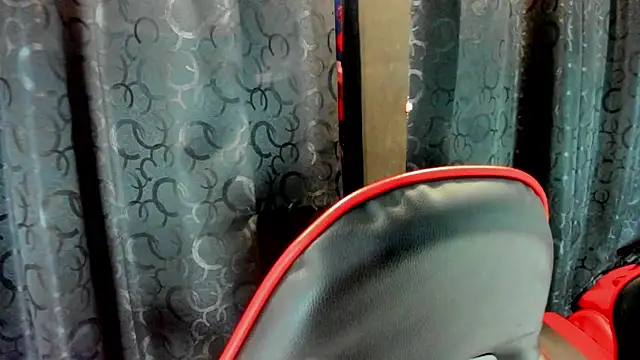 Lili milk20 online show from December 20, 2025, 7:28 pm