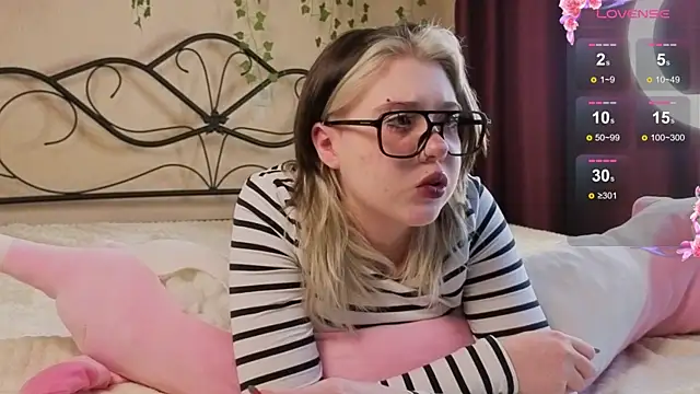 IrisSoCute online show from September 19, 2025, 8:29 am