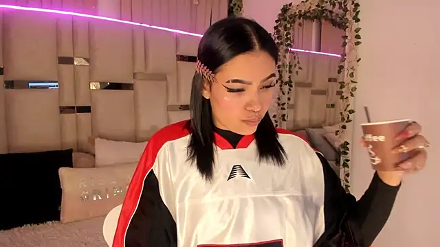 Snapshot of Cleo-smith chatting on October 15, 2025, 1:59 am Cleo-smith online show from October 15, 2025, 1:59 am