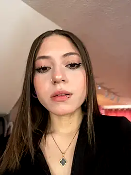 Snapshot of PrettyAmber chatting on October 19, 2025, 6:54 pm PrettyAmber online show from October 19, 2025, 6:54 pm