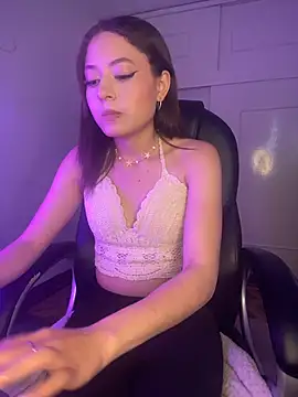 Snapshot of PrettyAmber chatting on June 16, 2026, 9:04 pm PrettyAmber online show from June 16, 2026, 9:04 pm