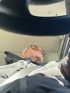 Snapshot of Axl_hot chatting on February 6, 2026, 10:11 am Axl hot online show from February 6, 2026, 10:11 am