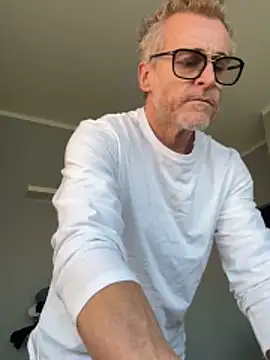 Snapshot of Axl_hot chatting on February 24, 2026, 10:38 am Axl hot online show from February 24, 2026, 10:38 am