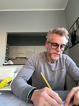 Snapshot of Axl_hot chatting on February 20, 2026, 9:22 am Axl hot online show from February 20, 2026, 9:22 am