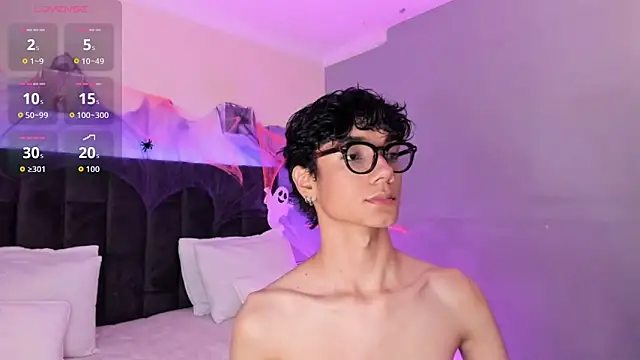 Snapshot of Phillicious__ chatting on October 17, 2025, 8:32 pm Phillicious online show from October 17, 2025, 8:32 pm