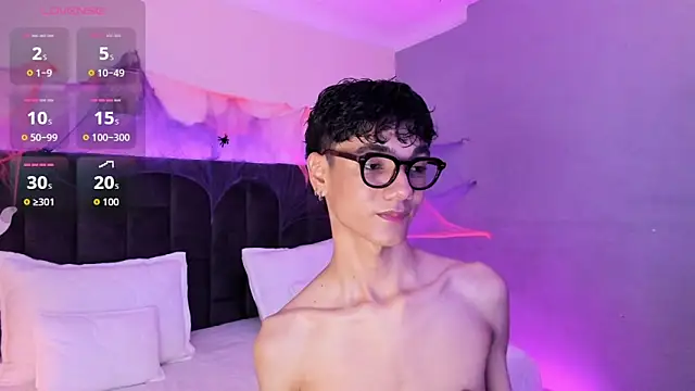 Snapshot of Phillicious__ chatting on October 30, 2025, 11:34 pm Phillicious online show from October 30, 2025, 11:34 pm