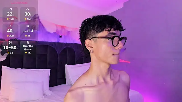 Snapshot of Phillicious__ chatting on October 29, 2025, 9:47 pm Phillicious online show from October 29, 2025, 9:47 pm