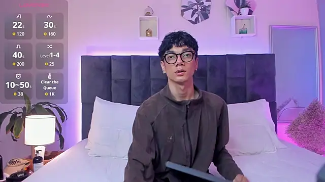 Snapshot of Phillicious__ chatting on September 17, 2025, 9:39 pm Phillicious online show from September 17, 2025, 9:39 pm