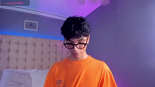 Snapshot of Phillicious__ chatting on September 16, 2025, 1:17 am Phillicious online show from September 16, 2025, 1:17 am