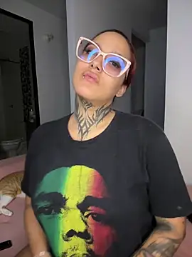 Snapshot of MargothWolfe chatting on October 21, 2025, 4:23 am MargothWolfe online show from October 21, 2025, 4:23 am