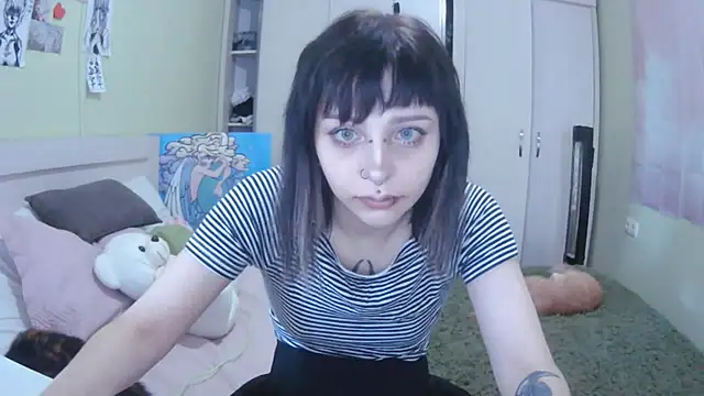 Snapshot of SineKiraReal chatting on October 3, 2025, 10:28 am SineKiraReal online show from October 3, 2025, 10:28 am