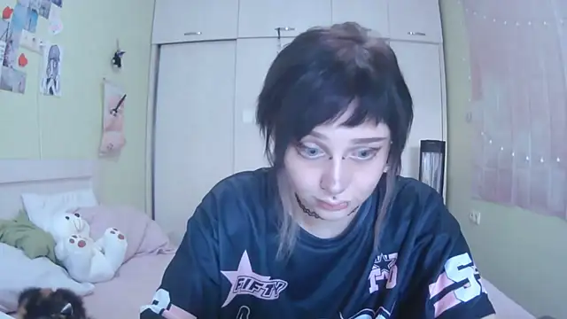 Snapshot of SineKiraReal chatting on October 7, 2025, 10:05 am SineKiraReal online show from October 7, 2025, 10:05 am