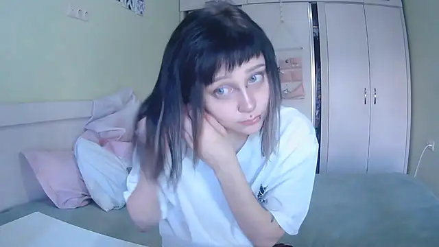 Snapshot of SineKiraReal chatting on September 23, 2025, 10:22 am SineKiraReal online show from September 23, 2025, 10:22 am