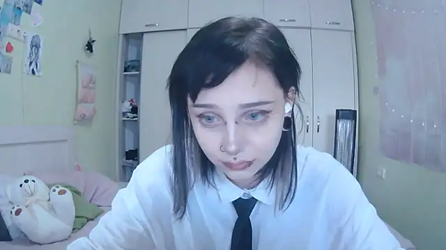 Snapshot of SineKiraReal chatting on October 8, 2025, 10:17 am SineKiraReal online show from October 8, 2025, 10:17 am