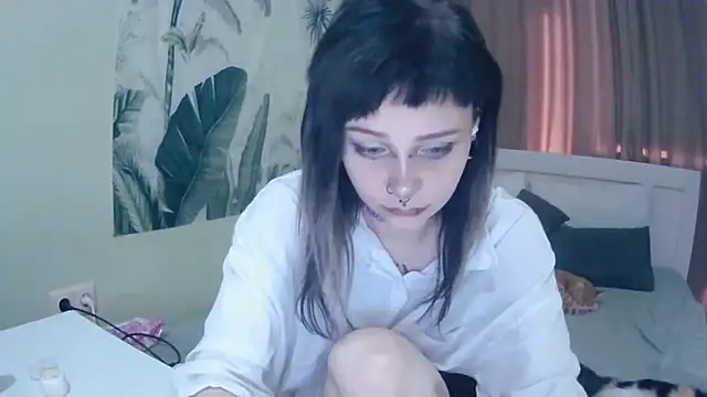 SineKiraReal online show from September 9, 2025, 1:31 pm