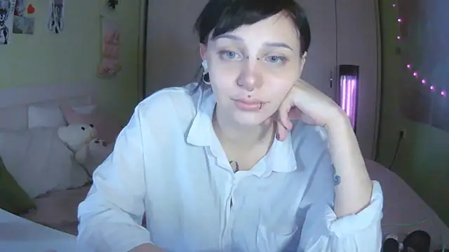 Snapshot of SineKiraReal chatting on October 21, 2025, 10:58 am SineKiraReal online show from October 21, 2025, 10:58 am