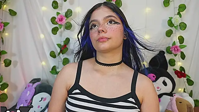 cutee andrea online show from June 2, 2026, 2:33 am