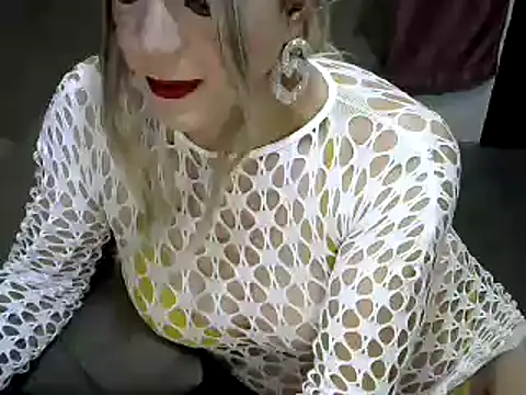 CREAMY BANANA online show from September 21, 2025, 11:15 am