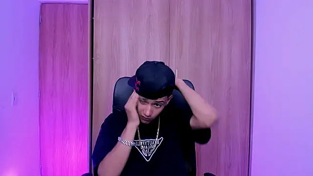 Toy boy777 online show from February 18, 2026, 9:00 pm