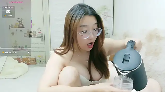 Snapshot of sisi-maiden chatting on January 8, 2026, 12:33 pm sisi-maiden online show from January 8, 2026, 12:33 pm