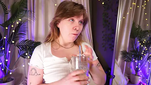 Snapshot of Sense_Of_Rosemary chatting on October 4, 2025, 5:53 am Sense Of Rosemary online show from October 4, 2025, 5:53 am