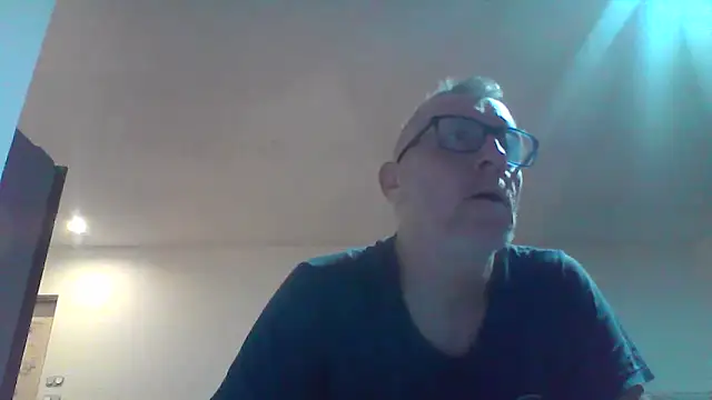 Snapshot of davv28 chatting on October 17, 2025, 1:31 am davv28 online show from October 17, 2025, 1:31 am