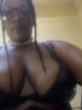 CurvyCocoxxx online show from May 15, 2026, 9:51 am