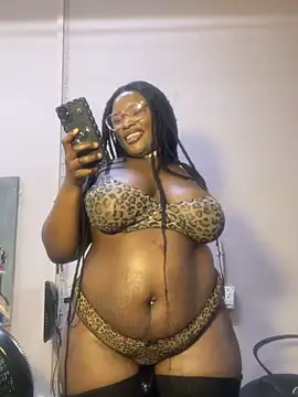 CurvyCocoxxx online show from June 3, 2026, 7:31 am