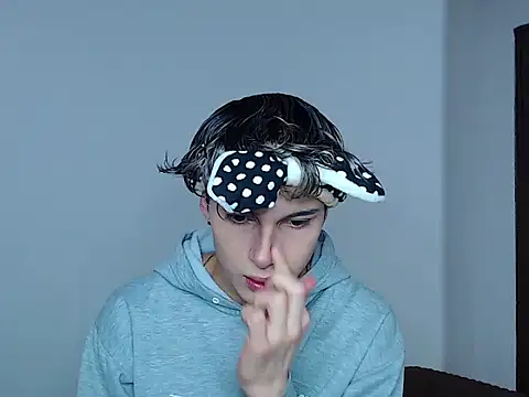 john vichenso online show from November 24, 2025, 9:37 pm