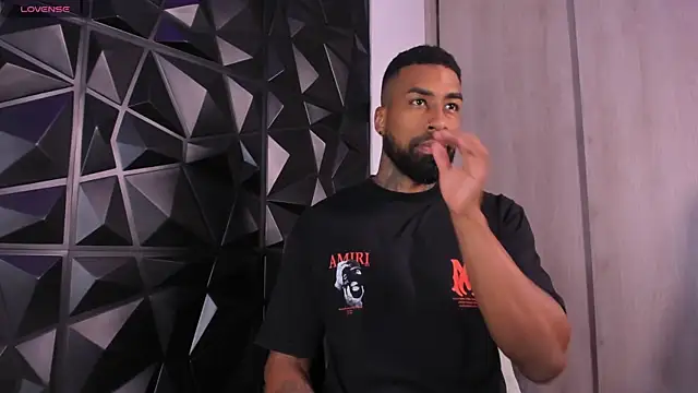 Snapshot of OstinDaniels chatting on October 11, 2025, 10:33 pm OstinDaniels online show from October 11, 2025, 10:33 pm